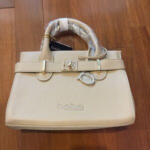 BEBE BRAND HANDBAG. A CLASSIC Evie Small satchel. BRAND NEW.